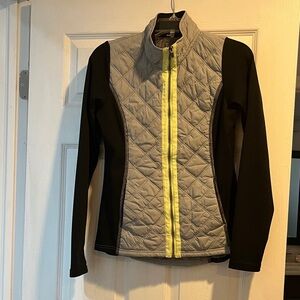 Jogging/active jacket with thumb holes and pockets